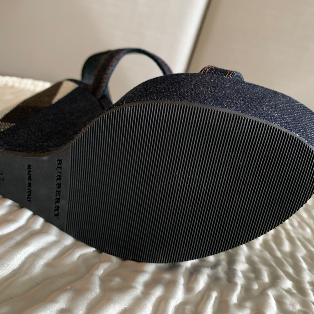 🚨‼️SOLD‼️🚨Authentic Burberry denim checkered wedge sandals - Picture 17 of 17